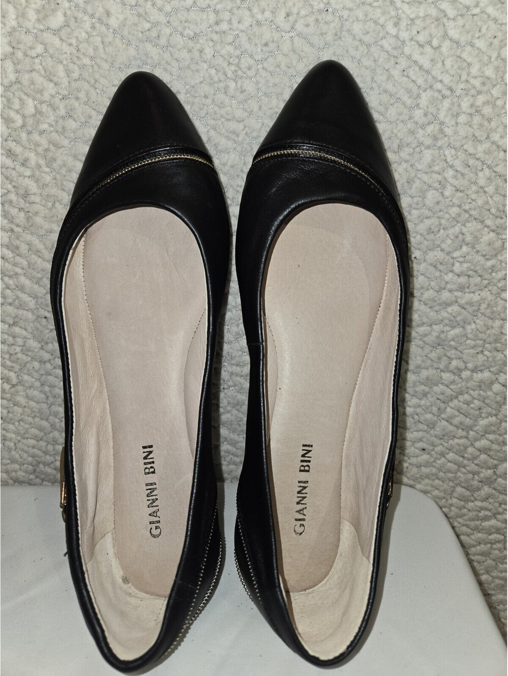 Gianni Bini Black Leather Flats Women's Sz 6.5m Pointed Toe Gold Tone Zipper...